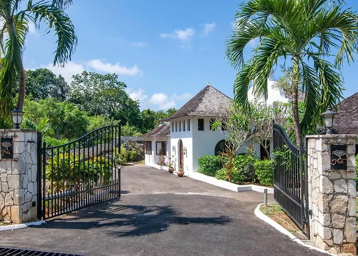 Hospitality Expert Half Hill Pool Villa *