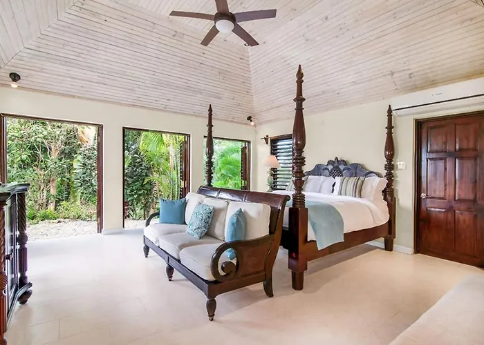 Hospitality Expert Half Hill Pool Villa