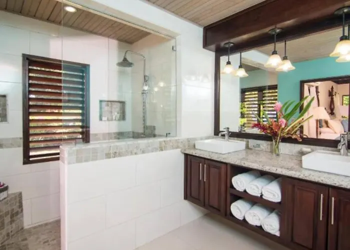 Hospitality Expert Half Hill Pool *