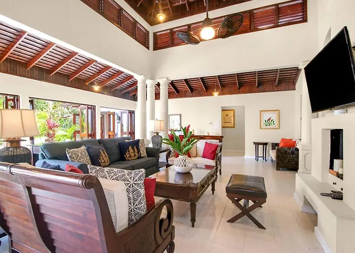 Hospitality Expert Half Hill Pool *