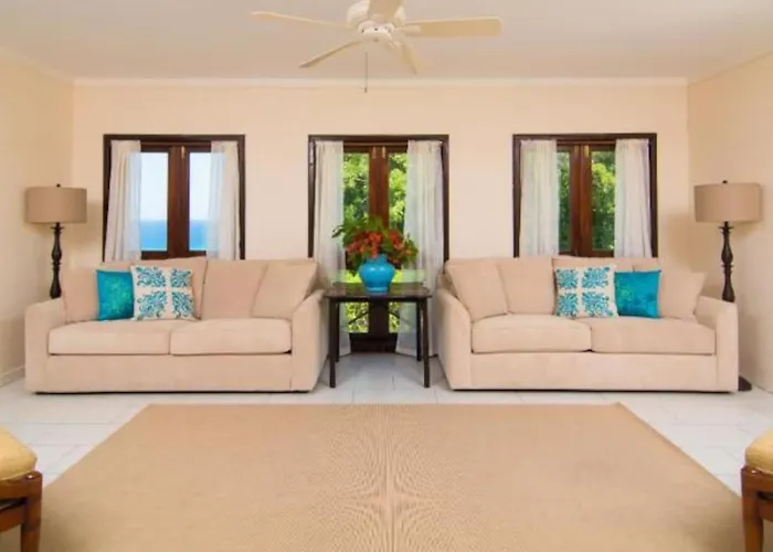 Hospitality Expert Half Hill Pool Villa