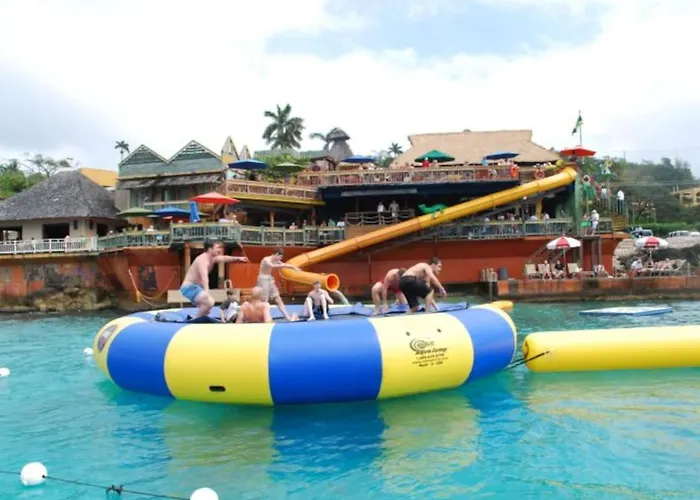 Hospitality Expert Half Hill Pool Villa